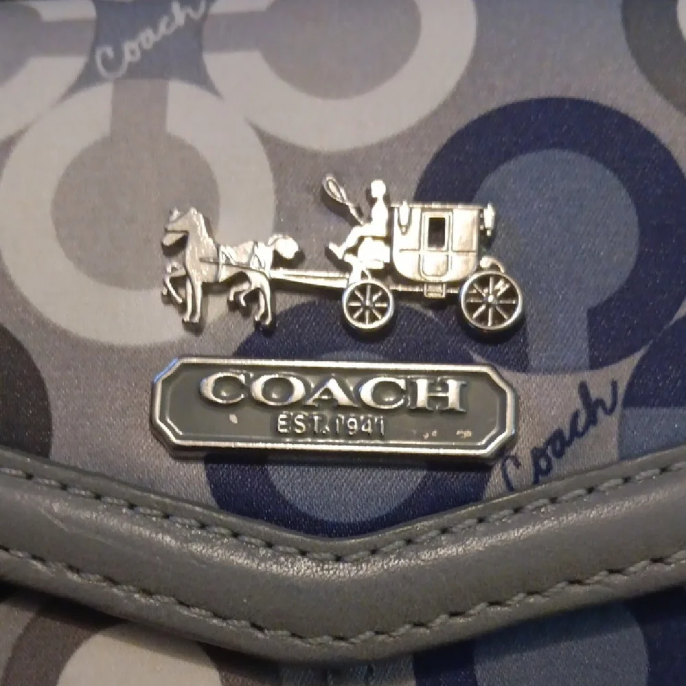 Coach Ashley Optic Art Gray and Navy Tri-Fold Compact Wallet EUC - Picture 2 of 13